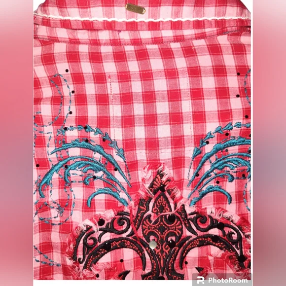Roar Women's Western Rodeo Red Punchy Plaid Long Sleeved Top Size Medium - Picture 4 of 6